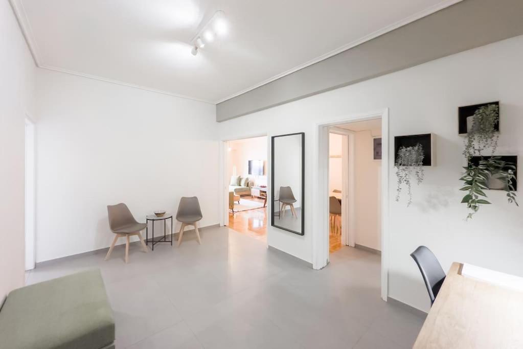 Spacious Urban Apt In The Heart Of Atena Exterior foto