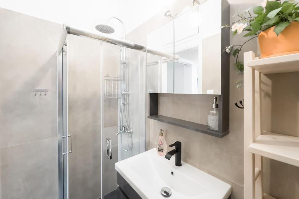 Spacious Urban Apt In The Heart Of Atena Exterior foto