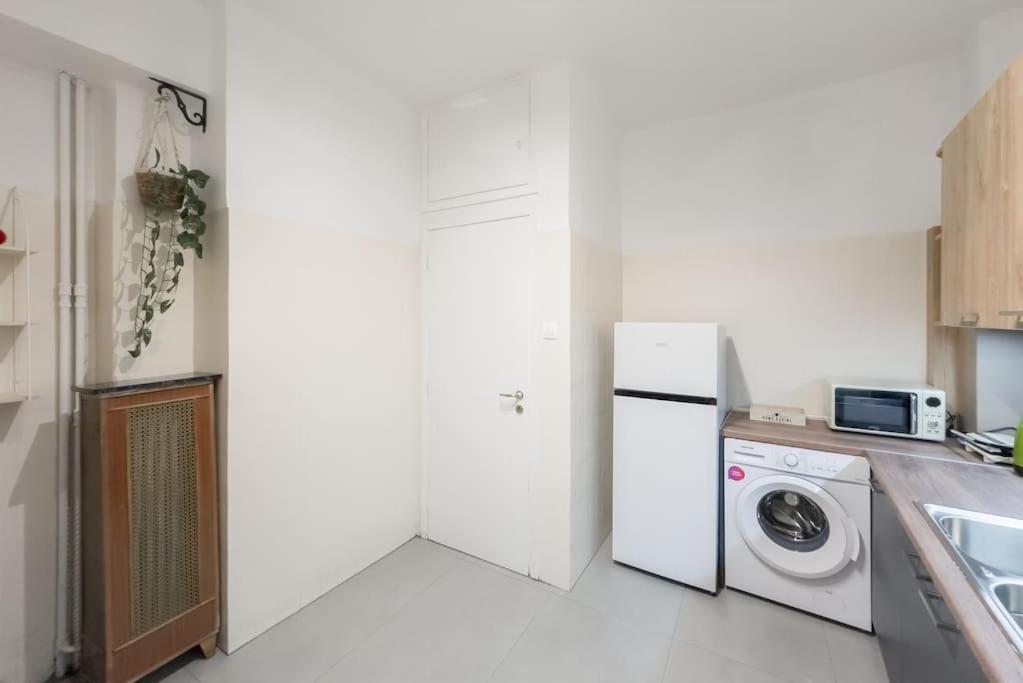 Spacious Urban Apt In The Heart Of Atena Exterior foto