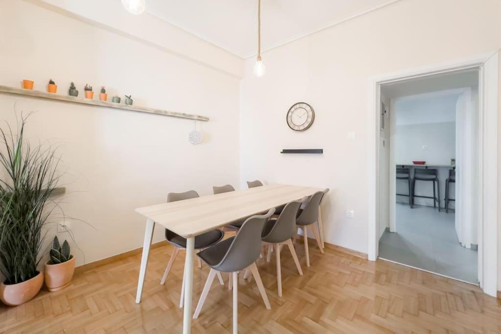 Spacious Urban Apt In The Heart Of Atena Exterior foto