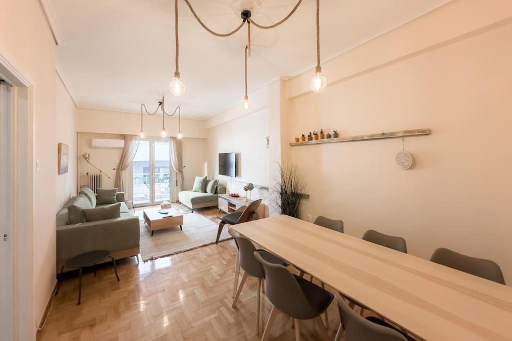 Spacious Urban Apt In The Heart Of Atena Exterior foto
